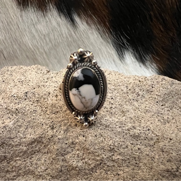 ❤️ White Buffalo Turquoise Oval Ring Navajo Style Matte Sterling ADJ Sz 5 to 7.5 - Picture 9 of 13